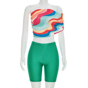 Viviblook J26ST125 Conjunto de verano para mujer, Top corto estampado con hombros descubiertos, pantalones cortos ajustados de color sólido, conjunto de dos piezas - Product Image 2