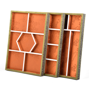 Plateaux de présentation de bijoux colorés de conception originale Jinsky, empilables, avec différents styles de grille, tissu brodé de luxe - Product Image 3