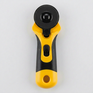 Cortador Rotatorio DK-380 de 60 mm |   Viene con cuchilla recta, cuchilla ondulada, cuchilla dentada, cuchilla giratoria retráctil con mango recto recubierto de goma - Product Image 1