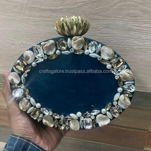 Embrayages de boîte en résine pour femmes Sacs à main en acrylique élégants avec services OEM/ODM pour marques de mode du monde entier faits à la main en Inde - Product Image 3