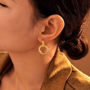 Boucles d'oreilles créoles à double cercle avec texture blé, en acier inoxydable fin et exquis, vente en gros - Product Image 3