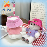 Porte-clés en peluche avec motif de dessin animé sur chapeau bob et t-shirt, mini-ours en peluche pour ornement de sac coloré, jouet de récompense d'arcade