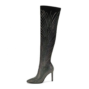 Bottes stiletto au-dessus du genou noires personnalisées avec strass Bout pointu Talons hauts extensibles pour femmes Cuissardes pour l'automne et l'hiver - Product Image 2