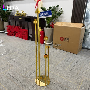 Candelabro de Hierro LEDA de 6 Brazos Dorado y Resistente, Centro de Mesa para Decoración de Bodas - Product Image 4