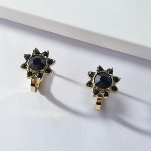 Pendientes de Aro en Forma de U con Incrustaciones de Diamantes de Imitación y Detalles de Cristal, Chapados en Oro de 16K y Acero Inoxidable 304 de Alta Gama para Mujer - Product Image 5