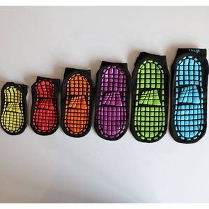 Calcetines de agarre antideslizantes para niños adultos y adolescentes con logotipo personalizado OEM, Calcetines antideslizantes Grippy Park Trampoline Jump - Product Image 5