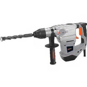 Kit de marteau perforateur rotatif Daewoo DARH32B 1500W avec vitesse de 850 tr/min, impact de 5,2 J, mandrin de 32 mm, forets et burins 700127 - Product Image 1