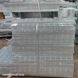 Grille en acier dentelé galvanisé à chaud durable, spécifications personnalisées, <span class=keywords><strong>dalle</strong></span> de passerelle antirouille pour la construction, l'usine, l'atelier - Product Image 3