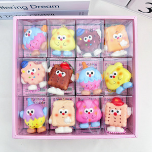 Lote de 24 Llaveros Blandos de Galleta, Juguete Antiestrés de Rebote Lento, Lindos Diseños de Dibujos Animados, Gadget para Aliviar el Estrés, Empaquetado en Caja - Product Image 1