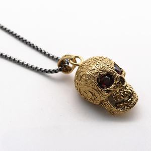 Colgante de Calavera de Acero Inoxidable con Ojos de Rubí, Chapado en Oro, Cabeza de Fantasma del Infierno, Collar de Acero de Titanio - Colgantes y Amuletos de Moda - Product Image 2