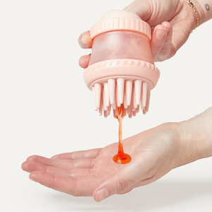 Brosse de bain pour animaux de compagnie en silicone souple au design moderne avec distributeur de savon, brosse de massage pour animaux de compagnie, produits de nettoyage et de bain en gros - Product Image 4