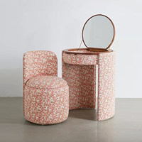 Ensemble de coiffeuse moderne compacte rembourrée avec miroir rabattable, rangement dissimulé et tabouret peu encombrant pour chambre à coucher