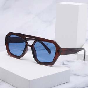 Lunettes de soleil pilote vintage 2025 personnalisées avec logo, forme polygonale irrégulière, protection UV400, double pont, pour femme - Product Image 3