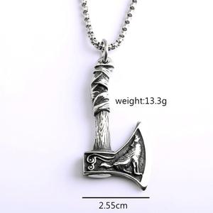 Collar con colgante de hacha de acero inoxidable para hombre, diseño de lobo y cuervo de doble cara, joyería de regalo - Product Image 5