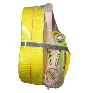 Ceinture en polyester à cliquet jaune de 2 pouces, boucle en métal avec crochets en J, sangle de tension efficace pour l'arrimage des voitures de récupération et du fret. - Product Image 1