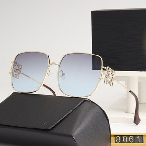 Lk8061 Nuevas Gafas de Sol de Moda para Mujer, Montura Metálica Moderna, Protección UV400, Lentes Negras para Hombre y Mujer, PC OEM Gris - Product Image 4