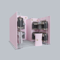 Stand d'exposition de vêtements 10x10 pieds avec cabine d'essayage et présentoirs à vêtements