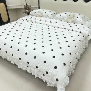 Ensemble quatre pièces en coton à pois et dentelle laitière française - Product Image 1