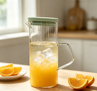 Pichet à eau en verre borosilicate à nervures verticales WUSO avec couvercle vert, poignée en verre, carafe résistante à la chaleur pour jus, thé glacé