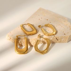 Pendientes de Aro Geométricos en Forma de U, Tono Dorado, Acero Inoxidable, Joyería para Fiesta, Accesorio de Moda para Mujer - Product Image 1