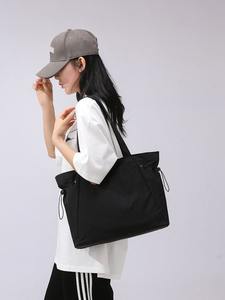 2024 nouveau à la mode grande capacité une épaule sous les bras <span class=keywords><strong>sac</strong></span> fourre-tout grande capacité à la mode <span class=keywords><strong>cours</strong></span> supplémentaire <span class=keywords><strong>sac</strong></span> de loisirs - Product Image 4