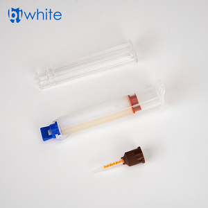 Gel pemutih gigi digunakan oleh dokter gigi dalam klinik dengan Gel pemutih gigi klinik PRO Double Barrel profesional - Product Image 6