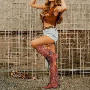 Botas de vaquero occidentales para mujer Elegantes botas de borla de piel sintética de tacón grueso con punta en pico a media pantorrilla para <span class=keywords><strong>la</strong></span> vaquera moderna - Product Image 2