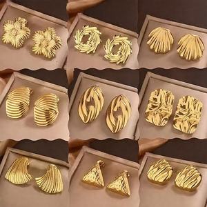 Boucles d'oreilles en acier inoxydable coréen plaqué or PVD 18 carats, irrégulières, étanches, pour femmes, vente en gros, personnalisables - Product Image 1