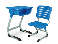 Meubles scolaires en plastique colorés, bureaux et chaises de classe avec boîte à livres, bureau et chaise d'école primaire modernes en matériau PP