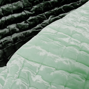 Juego de Funda Nórdica de Terciopelo de Seda Viscosa 100%, Verde Salvia, Orgánico, Hecho a Mano, Ecológico, para Uso en Hoteles - Product Image 1