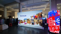 Le mur vidéo LED flexible affiche les canettes de boisson à froid intégré P1.86 intérieur vidéo publicité Pepsi P1.86 affichages de canettes de bière