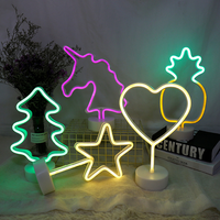 Vente en gros de lampes de nuit de bureau néon, fonctionnant avec 3 piles AA ou USB, lumière néon LED en forme de cœur
