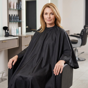 Cape de coiffure réglable en nylon imperméable et résistante aux taches, confortable, noire, en polyester, résistante à l'eau - Product Image 1