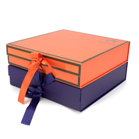Boîte rigide pliable de luxe personnalisée de couleur orange avec fermeture magnétique, boîte cadeau pliable avec ruban pour vêtements et cadeaux