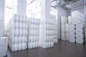 ม้วนผ้าใยสังเคราะห์ spunlaced ดูดซับน้ำได้ดีกระดาษทิชชูเปียกวัสดุเช็ดแบบธรรมดาและแบบไขว้ - Product Image 5