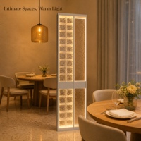 Cloison en verre avec cadre en acier inoxydable sur mesure, écran lumineux LED, espace commercial pour projet hôtelier