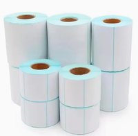 Rouleaux d'étiquettes thermiques en gros, résistants à l'huile, format personnalisé pour les étiquettes de colis e-commerce et l'impression de codes-barres d'entrepôt
