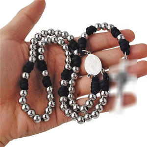 <span class=keywords><strong>Rosario</strong></span> <span class=keywords><strong>da</strong></span> <span class=keywords><strong>uomo</strong></span> con perline <span class=keywords><strong>in</strong></span> acciaio inossidabile argentato <span class=keywords><strong>da</strong></span> 8 mm, cordino paracord, centro con Vergine Maria e crocifisso di San Benedetto - Product Image 3