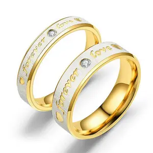 パーソナライズされた光沢のあるマイクロインセットダイヤモンド結婚指輪ゴールド18kカップル刻印永遠に愛ステンレス鋼カップルリング