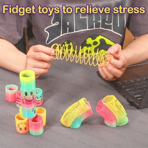Juguete gratis para niños regalos tendencias juguete caliente colores del arco iris mini primavera con caras encantadoras divertido dedo fidget juguete - Product Image 4