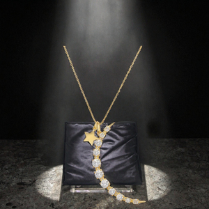 Collar con Colgante de Luna y Estrella en Plata de Ley 925 Chapada en Oro - Joyería con Cadena y Dijes de Circonio - Product Image 2