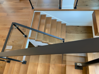 VIKO Villa moderne Inroom Simple Style Straight Running Escalier en bois verre Mono Stringer
