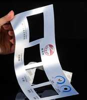 Étiquettes suspendues personnalisées de luxe pour vêtements, en papier gaufré, avec logo personnalisé et cordons