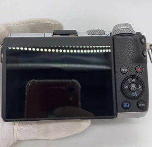 Appareil photo numérique compact EOS M6, boîtier argent/noir, sans rayures, d'occasion - Product Image 2