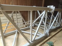 Attache murale en acier haute résistance gris clair anti-corrosion avec trous percés avec précision CNC pour une installation rapide sur site