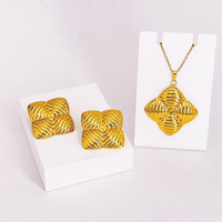 Parure de boucles d'oreilles coquillages plaqué or 18 carats pour femme, bijoux de luxe en acier inoxydable, vente en gros, ensembles de bijoux tendance