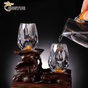 แก้วช็อตคริสตัลเพชรขนาด 1.5 ออนซ์ ประดับด้วยทองคำเปลว 24k ทำมืออย่างหรูหรา สำหรับดื่มเหล้าเหมาไถ้ เทกีล่า - Product Image 1