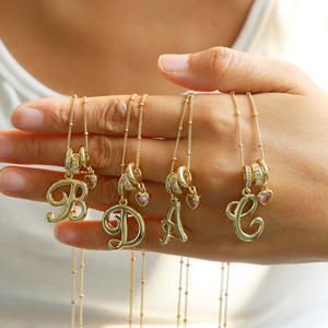 Collana Personalizzata Placcata Oro 18K con 26 Lettere, Cuore Rosa e Zircone Rotondo, Regalo per San Valentino e Natale per Amici e Coppie - Product Image 1