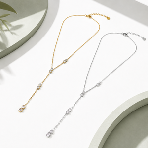 Collier Fleur Colorée en Acier Inoxydable avec Chaîne Curb Émaillée Couleurs Métalliques Or et Argent - Product Image 1