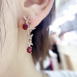 Low MOQ Vintage Gold-Plated Natural <span class=keywords><strong>Ruby</strong></span> <span class=keywords><strong>Stud</strong></span> Pendientes Classic CMA para el compromiso de las mujeres - Product Image 3